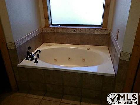 4th image of 313 Circle Dr