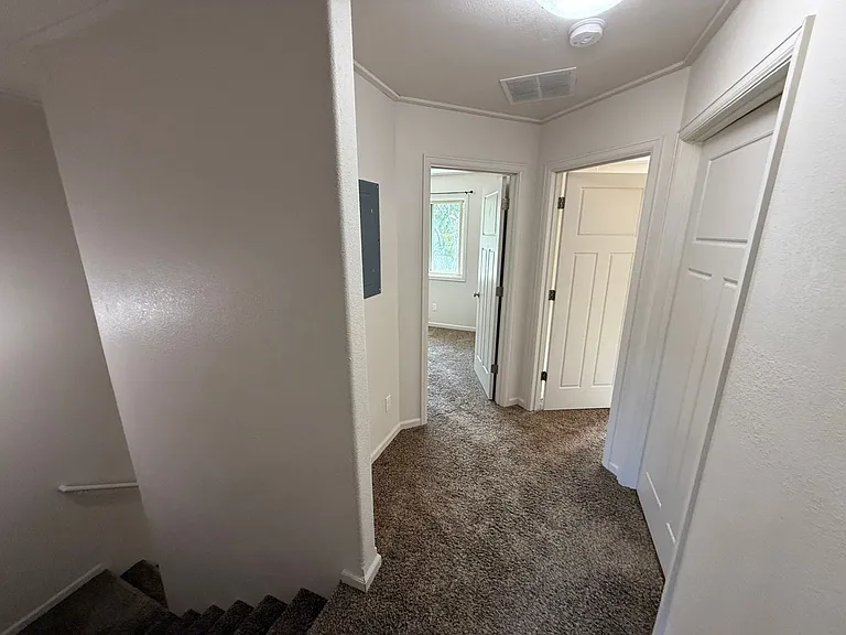 418 W Pershing — Photo 22
