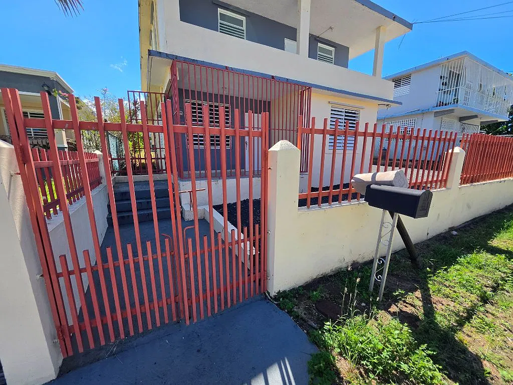 2 bed, 1.0 bath, 700 sqft, $800 — Photo 1