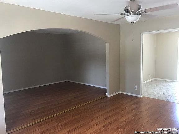 4th image of 2900 Wendy St