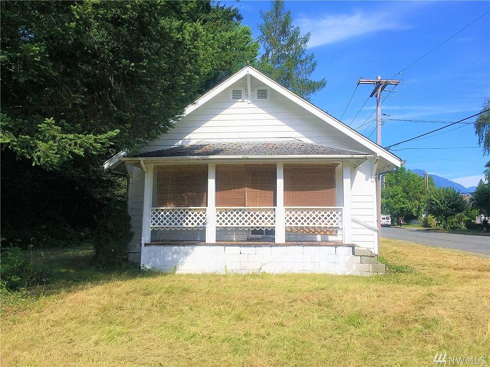 1st image of 216 E Park St