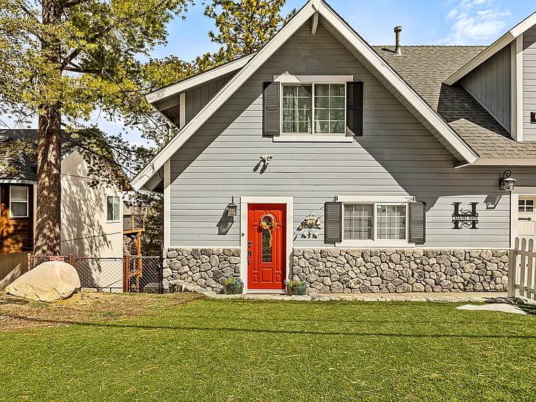 Calgary Dr — Photo 19