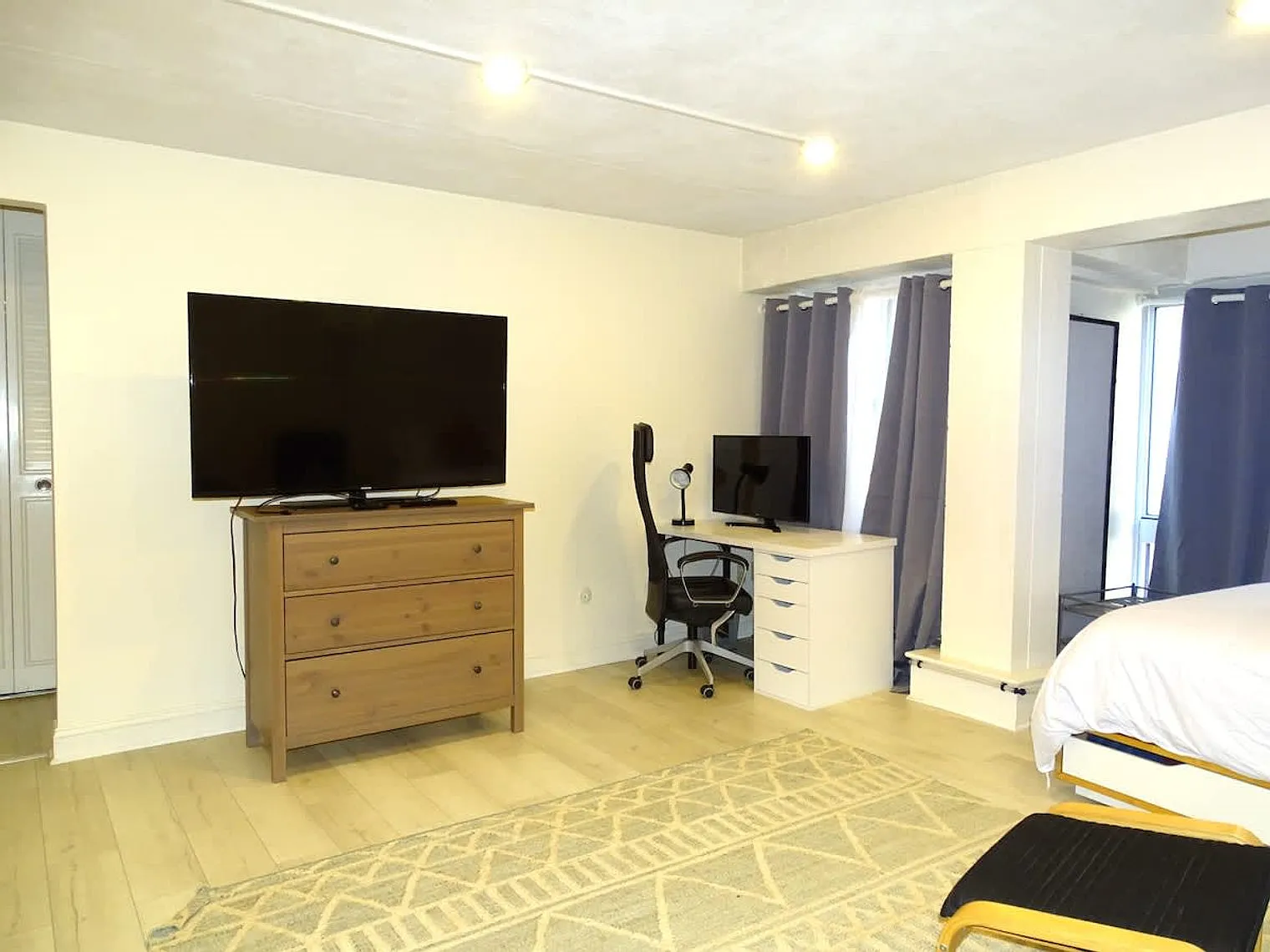1 bed, 1.0 bath, 398 sqft, $5,011 — Photo 1