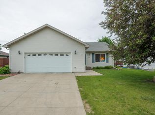 5256 8th Ave N, Grand Forks, ND 58203