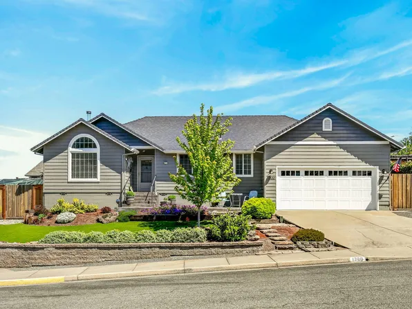 1380 Forestview Dr, Grants Pass, OR 97527