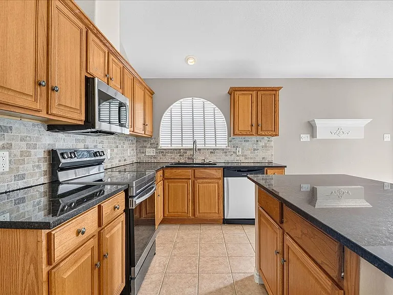5114 Spring Brook Dr — Photo 12