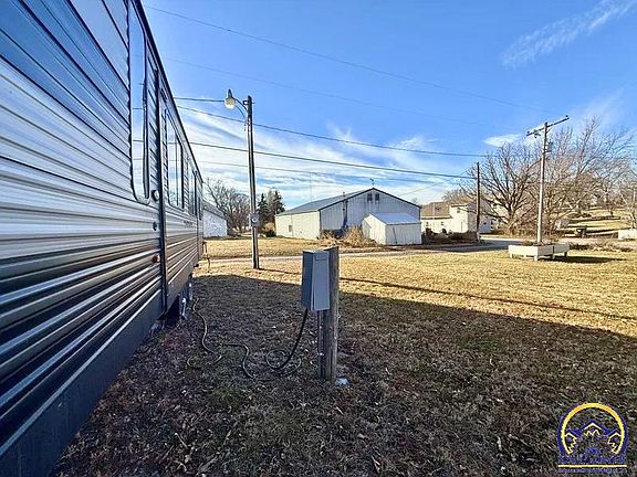 3rd image of 401 Kickapoo St