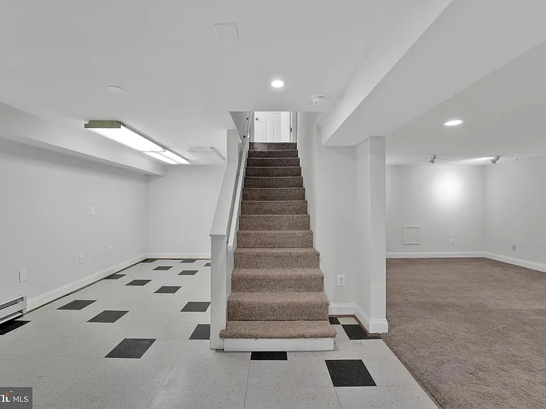 810 Wisteria Dr — Photo 33