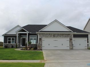 1518 Blackhawk Dr, Waterville, OH 43566