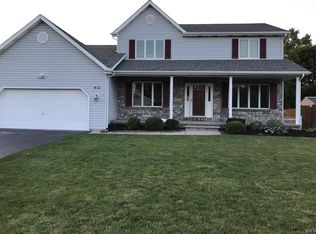 412 Carrollwood Dr, Youngstown, NY 14174