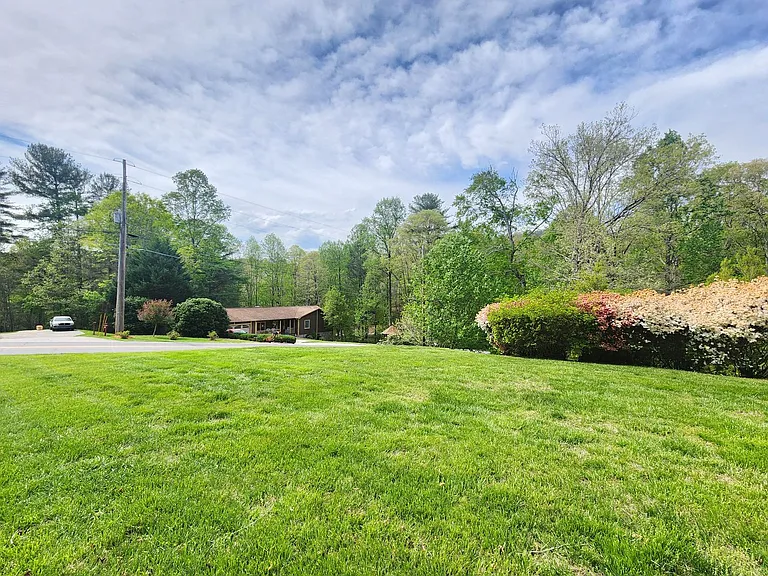 590 Deep Woods Dr — Photo 4