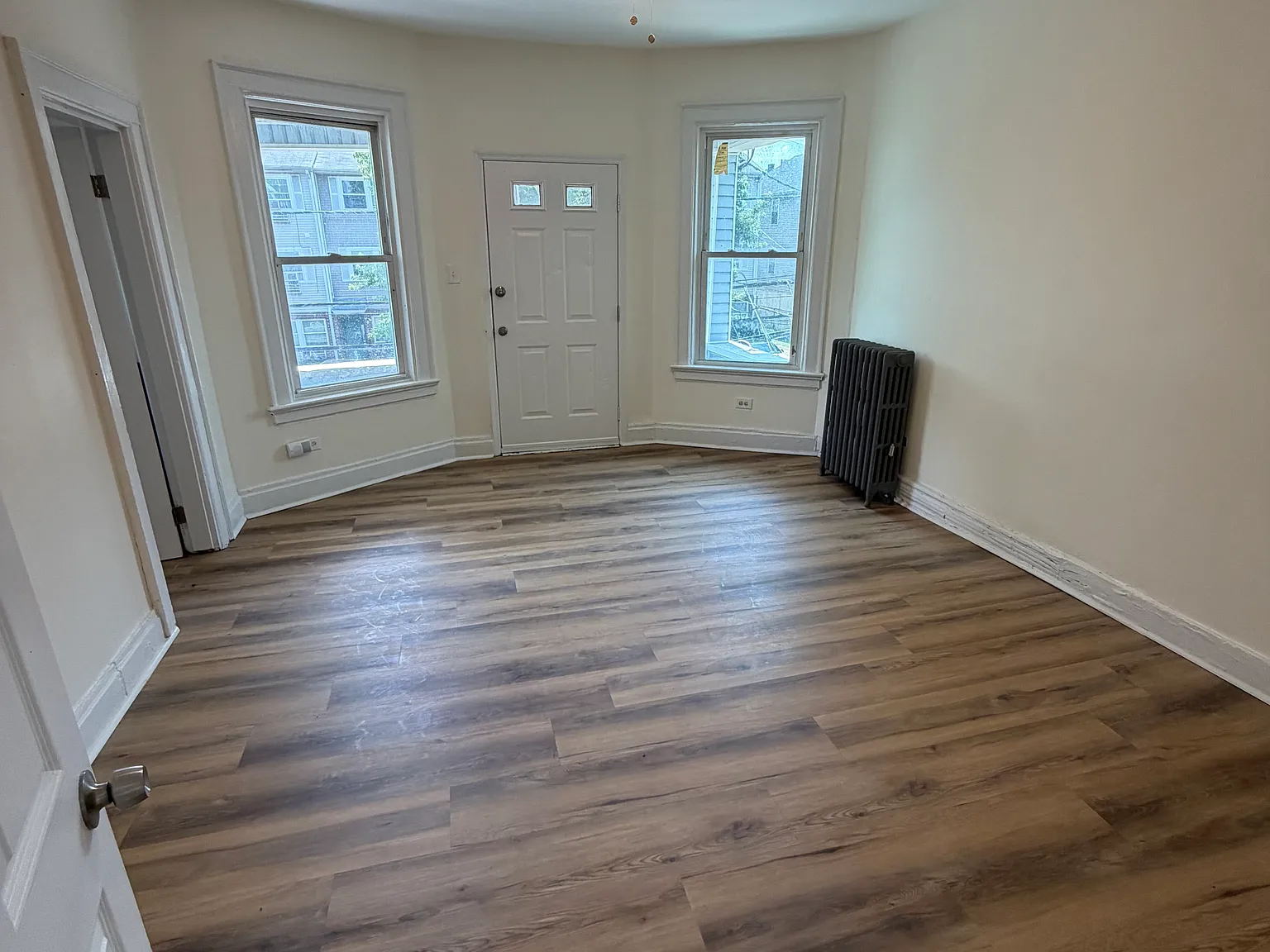 3 bed, $2,400 — Photo 2