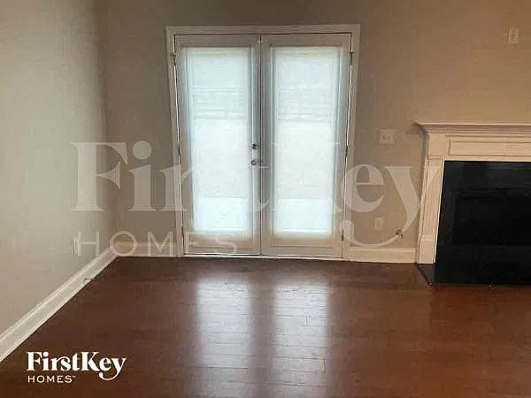 6 bed, 3.5 bath, 3397 sqft, $3,340 — Photo 3