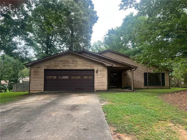 415 Hickory Fork Ct, College Park, GA 30349
