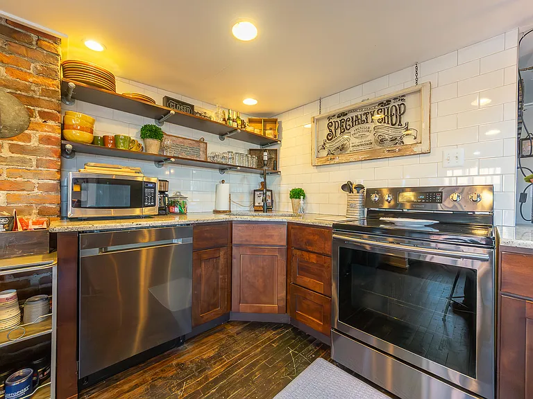 104 W Main St #304 — Photo 9