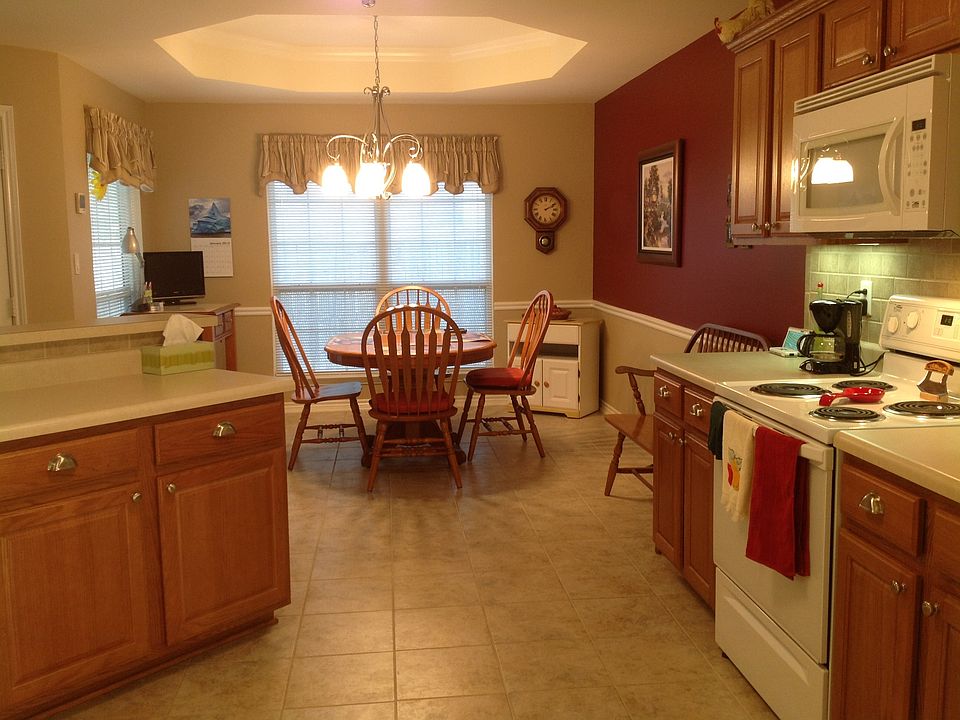 Kitchen & Dining Rm