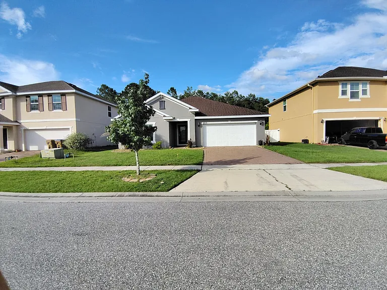 2213 Waukegan Dr — Photo 1