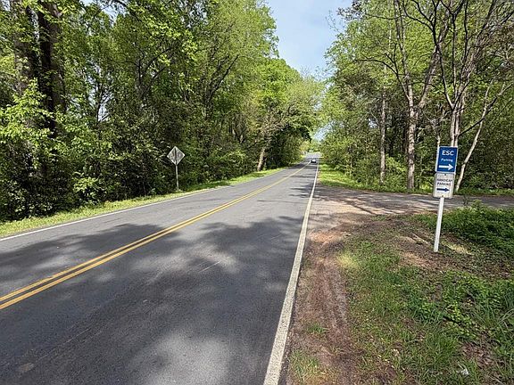 3rd image of 125 Sharon Rd