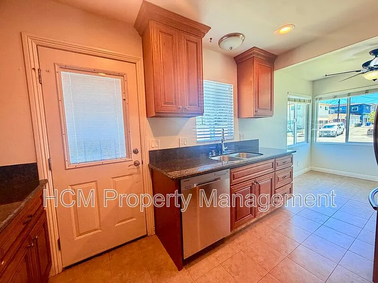 922 W 25th St #1 — Photo 12