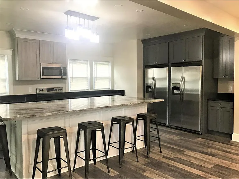 35 Oak St — Photo 2