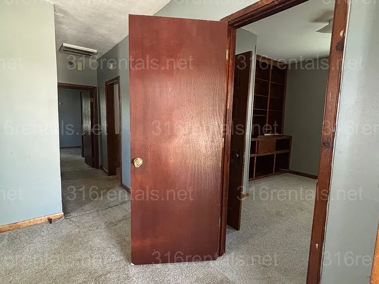 919 W Carr Ave — Photo 3