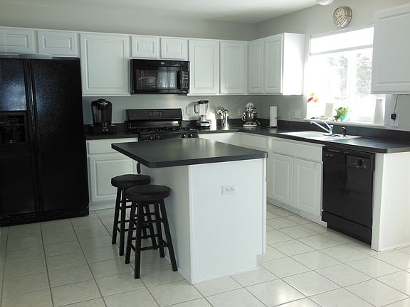 5th image of 648 Canterbury Ln