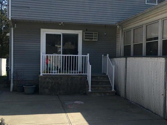 4th image of 272 Loretto St