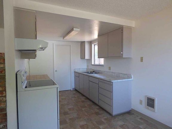 4th image of 401 Lawrence Ln