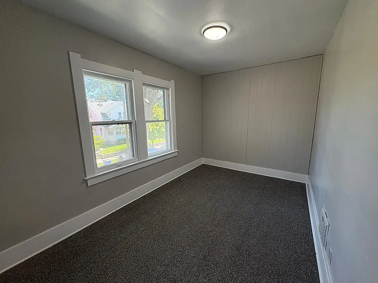 218 Worthington St — Photo 5