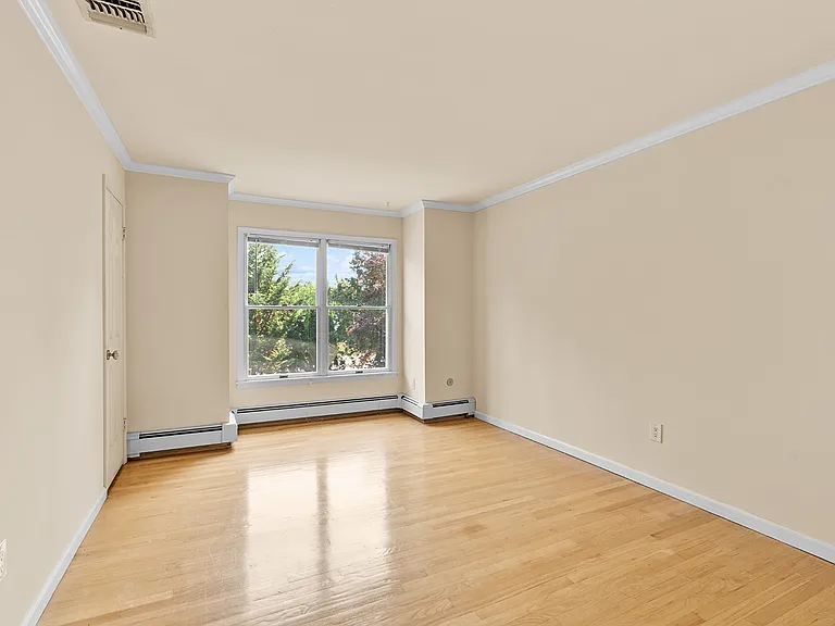 607 Grove St — Photo 12