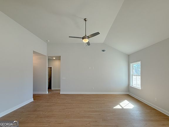 4th image of 204 Aunt Bee Blvd