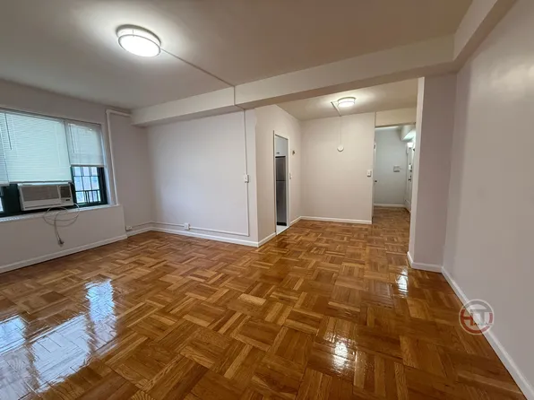 1560 Unionport Rd, Bronx, NY