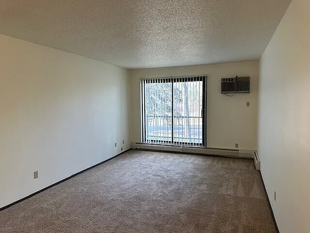 Meadowbrook Apartments 8381 #4 — Photo 3