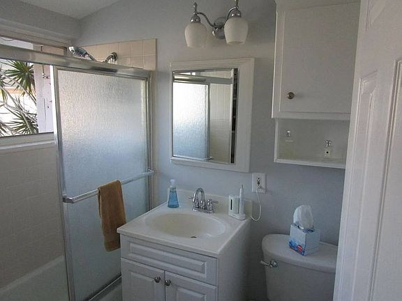 5th image of 10638 Danube Ave