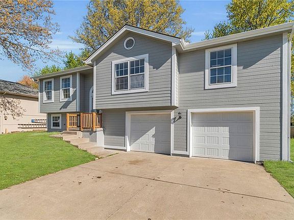 5th image of 806 SE 16th Ter