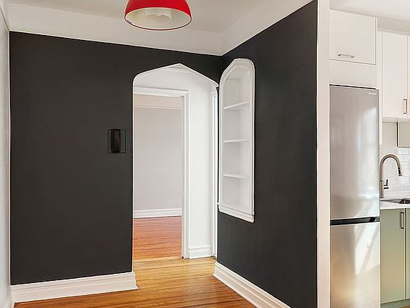 3rd image of 385 Argyle Rd APT 3E