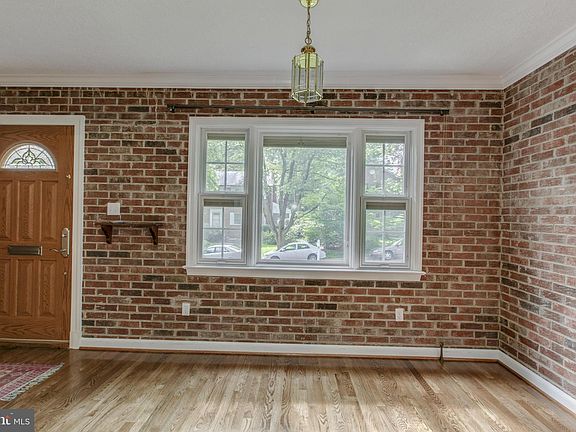 3rd image of 5332 Saratoga Ave