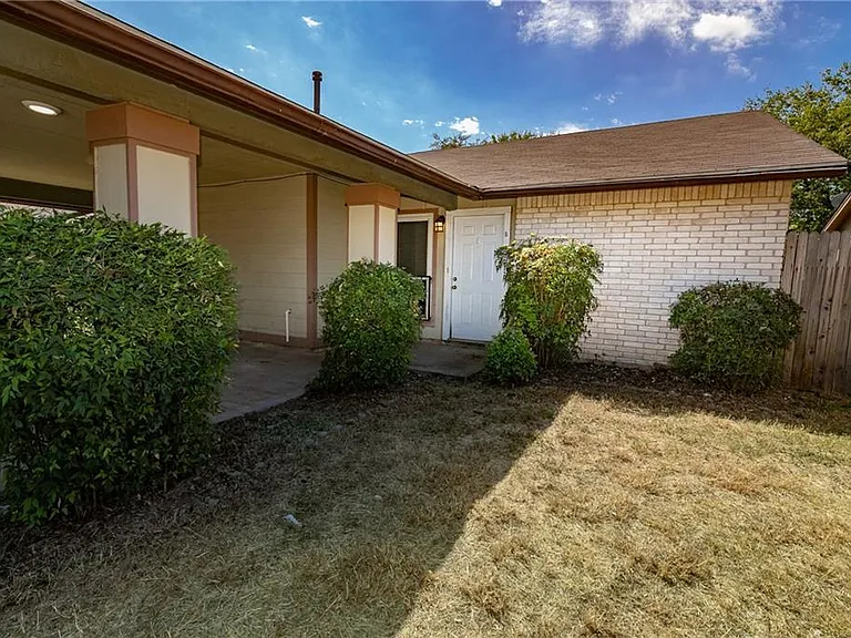 10604 Lanshire Dr #B — Photo 2