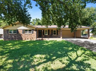 168 Mooreland Rd, Mooresville, NC 28117