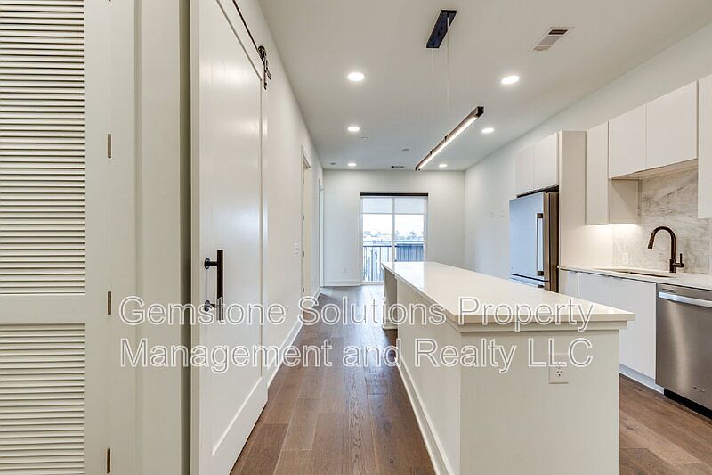 Building Photo 5