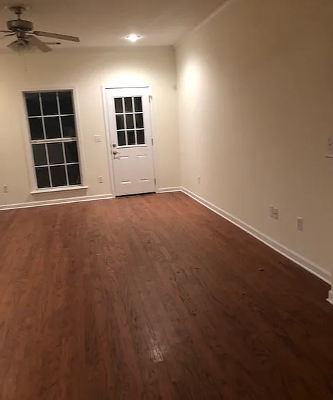 323 Hayat Loop — Photo 3