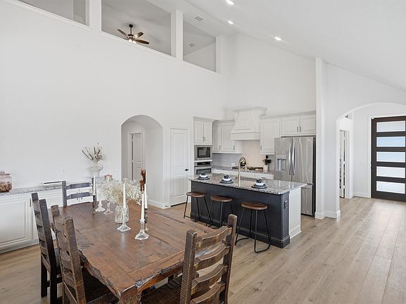 3rd image of 8232 Manx Point