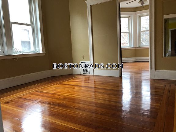 4th image of 42 Roslyn St #2