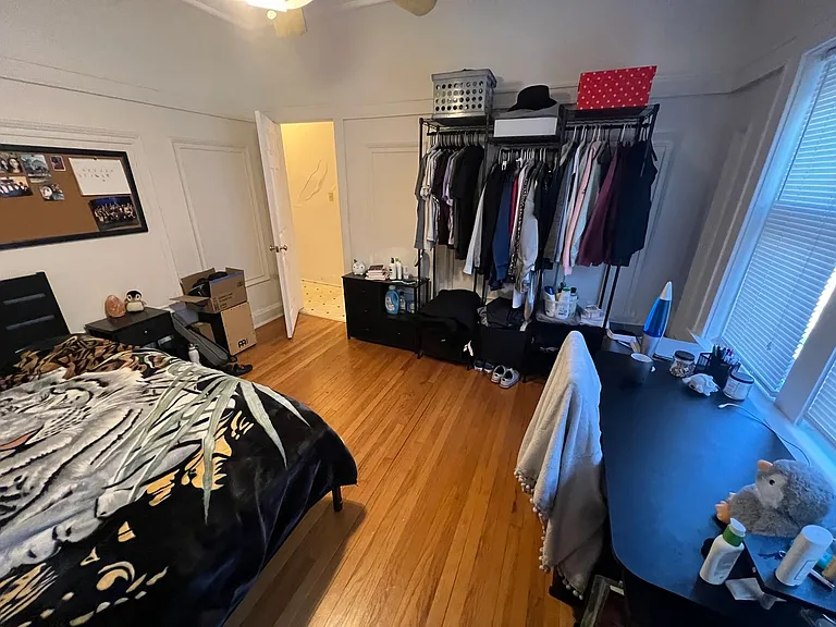 Newport Manor — Photo 46