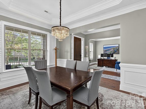 5th image of 2800 Bevis Ln