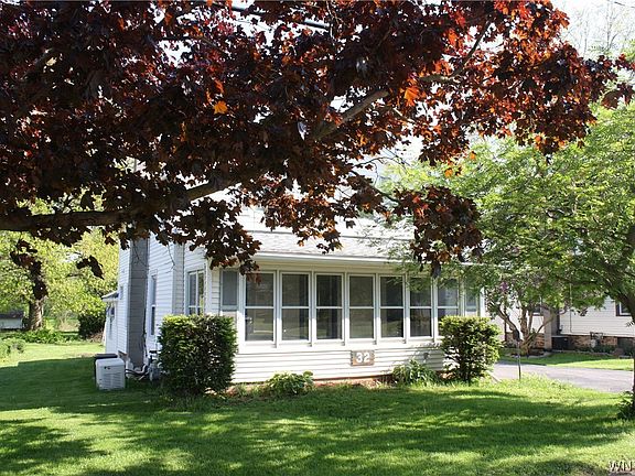 3rd image of 32 Church St