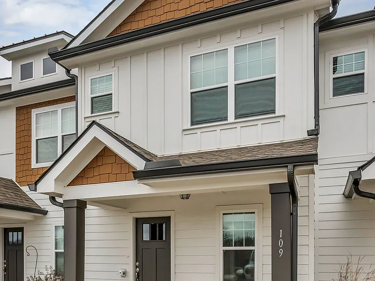 311 E Forge Ct — Photo 3