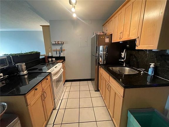 4th image of 801 NE 18th Ct APT 304