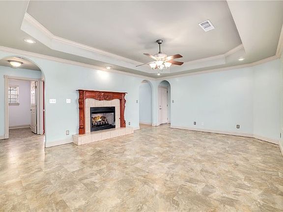 3rd image of 831 E Lowell Ave