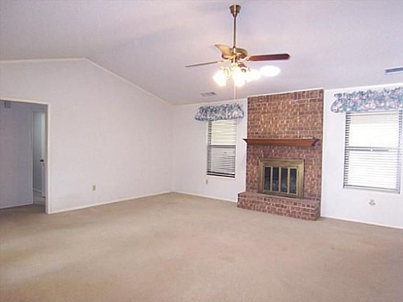 3rd image of 1255 Chariot Cir